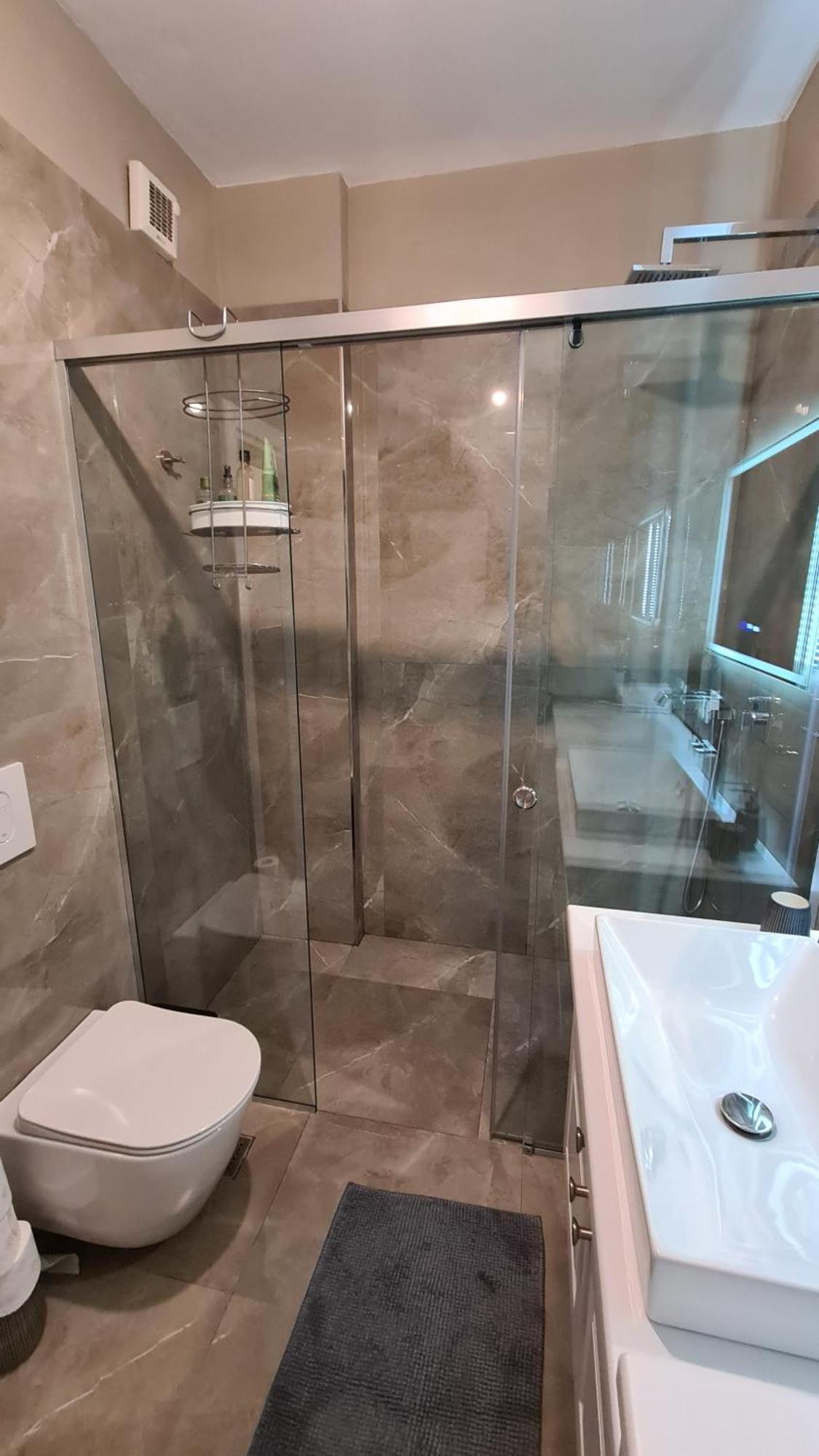 Family-Friendly Apt At 21 Dhjetori W/Self Check-In Tirana Esterno foto